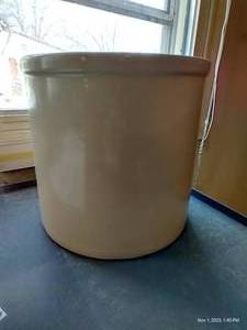 lot 244 image: Unmarked Crock - Like New