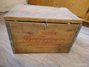 lot 253 image: Grand Forks Dr. Pepper Box
