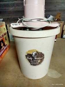 lot 294 image: Dolly Madison Ice Cream Maker