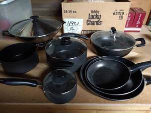 lot 299 image: Box Of Cookware - Barely Used
