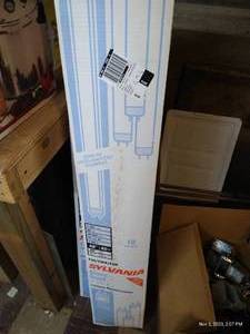 lot 318 image: (3) Boxes 40 Fluorescent Bulbs - New In Box