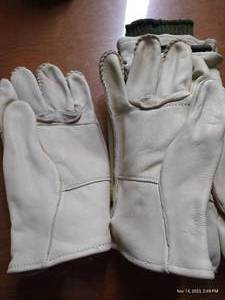 lot 339 image: (2) Pairs Mens Leather Work Gloves With 1 Pair Wool Inserts