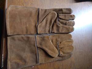 lot 343 image: Leather Extra Long Work Gloves