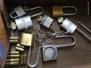 lot 352 image: Locks With Keys, Combination Padlock, And Lock Cores