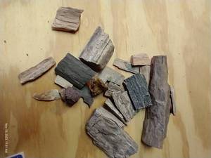 lot 430 image: Small Assortment Of Petrified Wood