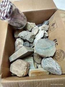 lot 431 image: Box Of Assorted Rocks