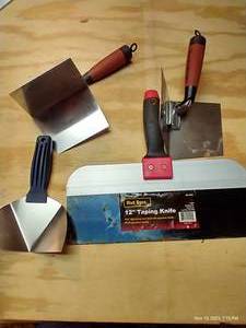 lot 461 image: 12 Taping Knife & Corner Taping Knives