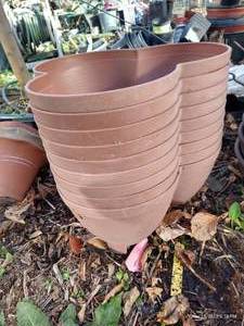 lot 485 image: (9) Stackable Strawberry Planters
