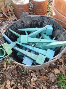lot 490 image: (25) Watering Spikes
