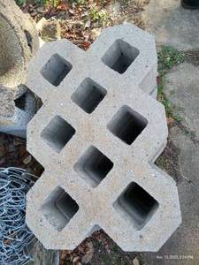 lot 508 image: (6) Concrete Decor Bricks