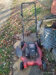 lot 509 image: Lawn Mower - Sold As Is