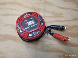 lot 515 image: Black And Decker Simple Start Type 2 Vehicle Battery Booster