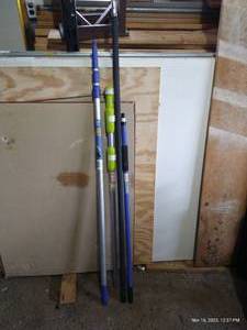 lot 532 image: (4) ExtensionTelescoping Poles