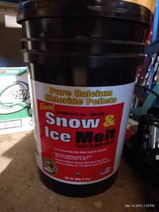 lot 567 image: 50 Pound Bucket Of Snow Melt - Brand New