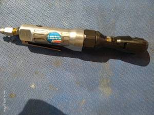 lot 583 image: 38 Pneumatic Impact Wrench