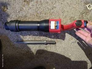 lot 592 image: Heavy Duty Air Chipping Hammer
