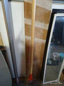 lot 608 image: Ice Scraper - Heavy Duty