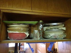 lot 640 image: Shelf Full Of Bowls (See Markings), Pyrex Piece, Platters, And Pie Tins
