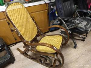 lot 643 image: Wicker Rocker