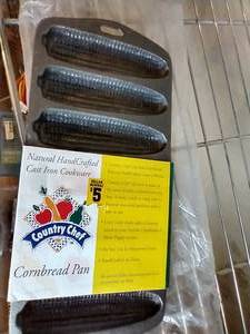 lot 652 image: Corn Bread Cast Iron Pan