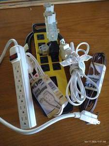 lot 665 image: New Extension Cords & Power Strips