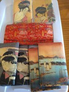 lot 669 image: Vintage Asian Compact Mirror Wallets