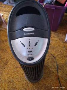 lot 670 image: Honeywell Tower Fan