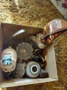 lot 693 image: Box of Vintage Knick Knacks
