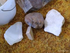 lot 729 image: Rock Lot