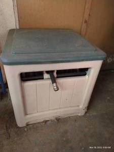 lot 793 image: Garden Hose & Hutch