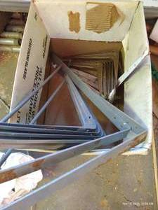 lot 800 image: Heavy L Brackets