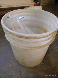 lot 803 image: Bucket of Heavy Duty Parts - Steel Pipe Fittings, Etc