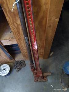 lot 821 image: Heavy Duty Hi-Lift 4 Farm Jack