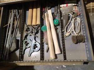 lot 826 image: Tool Drawer Contents