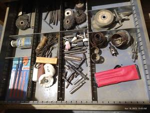 lot 827 image: Tool Drawer Contents