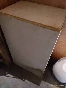 lot 830 image: White Cabinet With Several Hardware Jars Inside