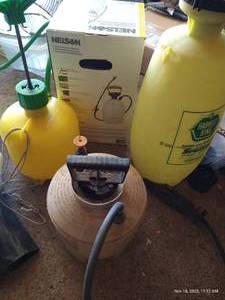 lot 840 image: (4) Sprayers - One is NIB