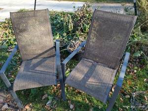 lot 867 image: (2) Nice Adjustable Metal Patio Chairs