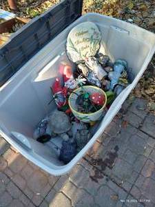 lot 885 image: Huge Tote Garden Decor - Turtles, Gnomes, Etc