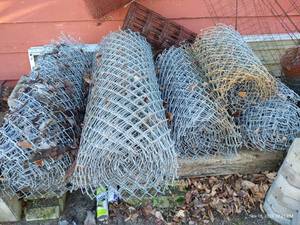lot 887 image: Huge Lot of Metal Fence Rolls - Various Sizes