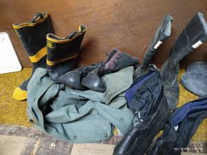 lot 915 image: Military Duffle With (4) Pairs of Size 13 & 14 Boots