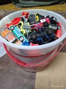 lot 919 image: Large Ice Cream Bucket of Die-Cast Cars
