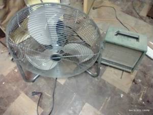 lot 923 image: MasterForce Metal Floor Fan & Vintage Hunter Heater