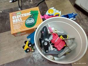 lot 924 image: Bucket of Vintage Toys & Vintage Electric Bell Kit