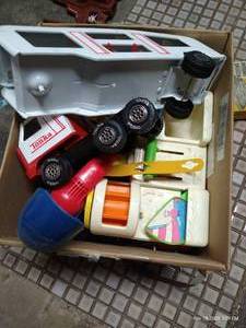 lot 928 image: Box of Vintage Toys - Tonka, Etc
