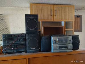 lot 947 image: (2) Stereo Systems - Hitachi & Audiovox