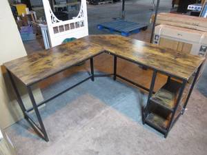 lot 66 image: Corner Desk