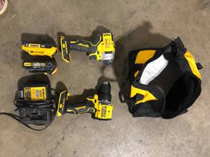 DEWALT ATOMIC 20-Volt MAX Lithium-Ion Cordless Combo Kit (2-Tool) with (2) 2.0Ah Batteries, Charger and Bag  Customer Returns See Pictures