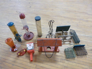 lot 62 image: Bird Feeders