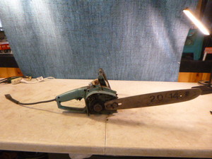 lot 80 image: Sear Craftsman Electric 14 Chain Saw